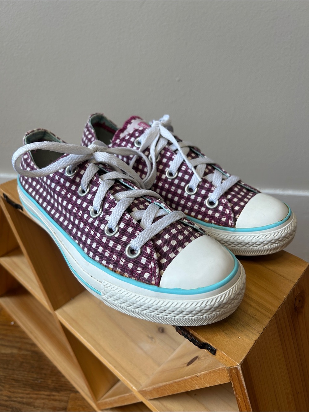 Converse Chuck Taylor All Star Low Sneakers White Burgundy Gingham Women 6 Men 4